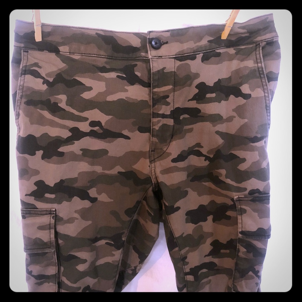 Men’s H&M Divided Camo Pants Size 34